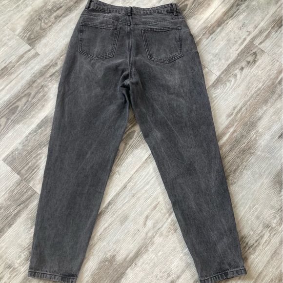 Riot high rise mom Jean from MISSGUIDED. Size 6 - Picture 5 of 6